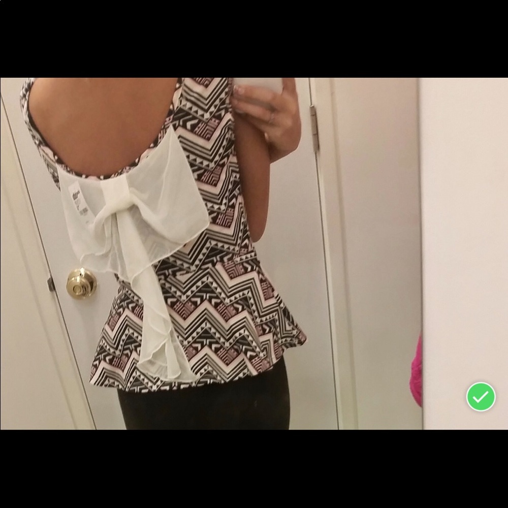 💋Charlotte Russe pink black Aztec top